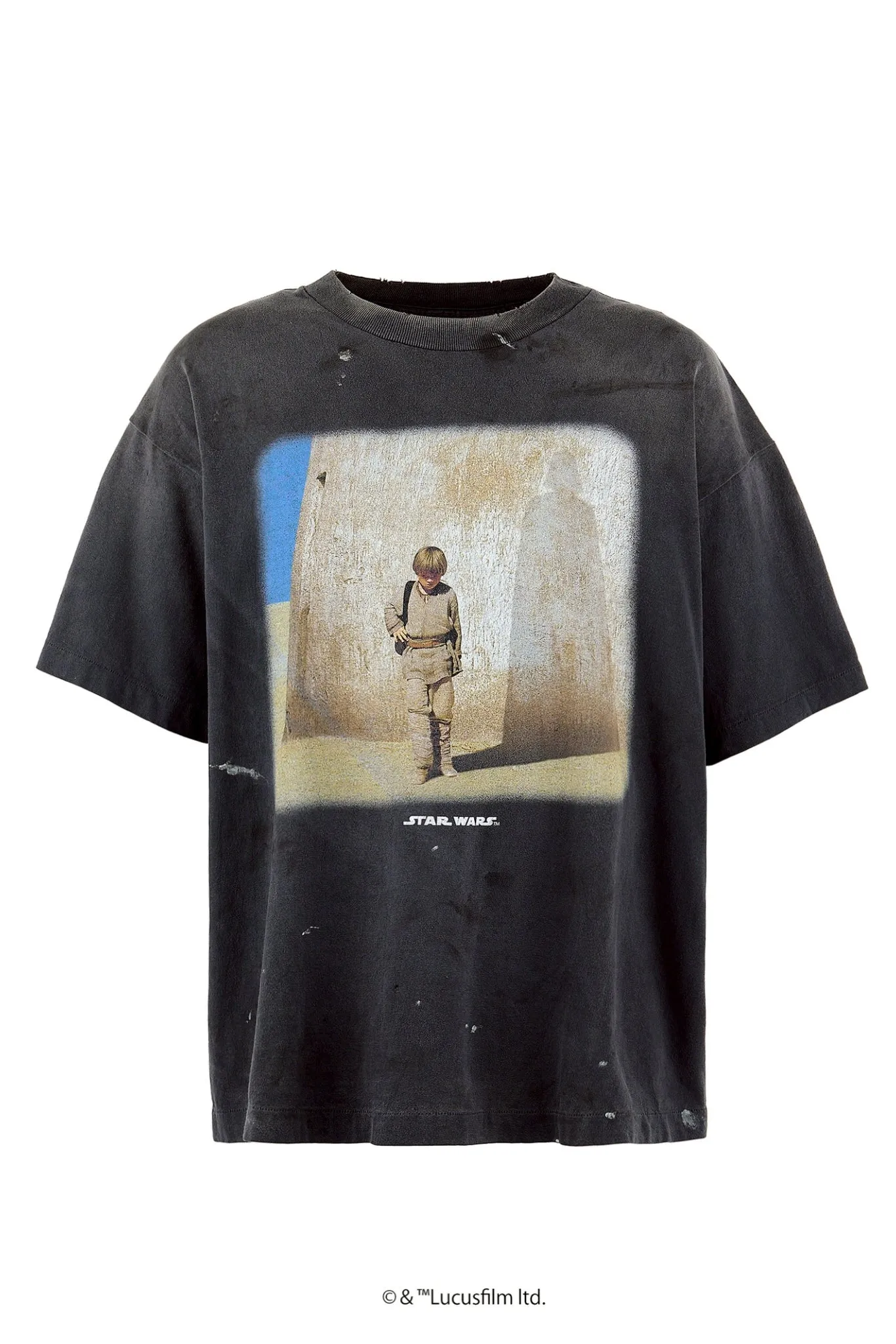 SAINT Mxxxxxx × STAR WARS SW_SS TEE /ANAKIN/BLK Star Wars co-branded TEE Anakin Skywalker Darth Vader reflection print TEE washed black S-XL The print comes from the impressive poster vision of "Anakin Skywalker" in "STAR WARS Episode I/The Phantom Menace" and the design of "Darth Vader" printed on the back The entire garment is hand-processed with dirt, washed with water, and printed with a distressed feel, which perfectly interprets the artistic specialty of NEW VINTAGE. In addition, the main mark and wash mark are customized to be consistent with the original version. It can be said that every detail of ZP is perfectly reproduced.